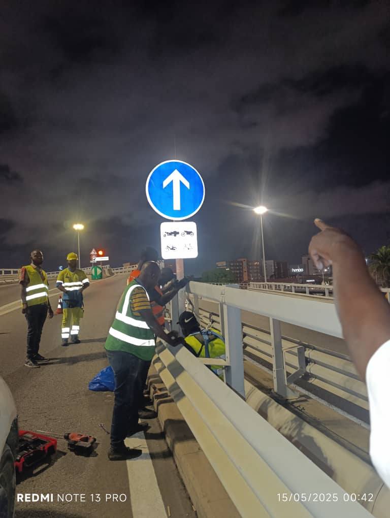 ouverture-des-panneaux-de-signalisation-sur-l-axe-principal-du-boulevard-felix-houphouet-boigny
